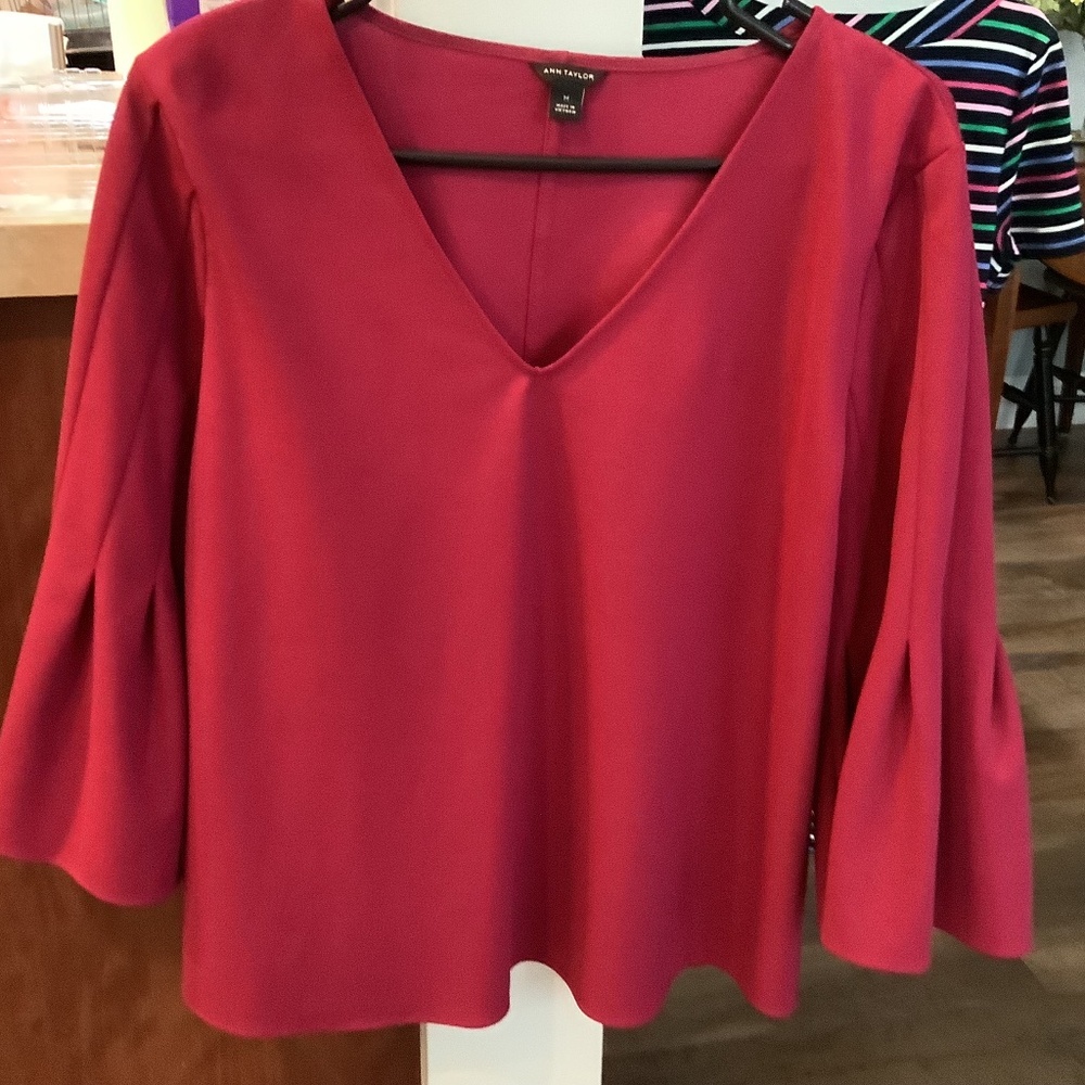 Ann Taylor Women's Magenta Pink Pleated/Bell Sleeve Top Size Medium